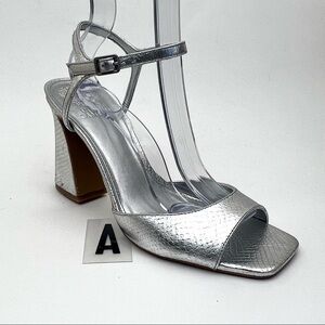 VINCE CAMUTO Roellan Ankle Strap Sandal sz 9